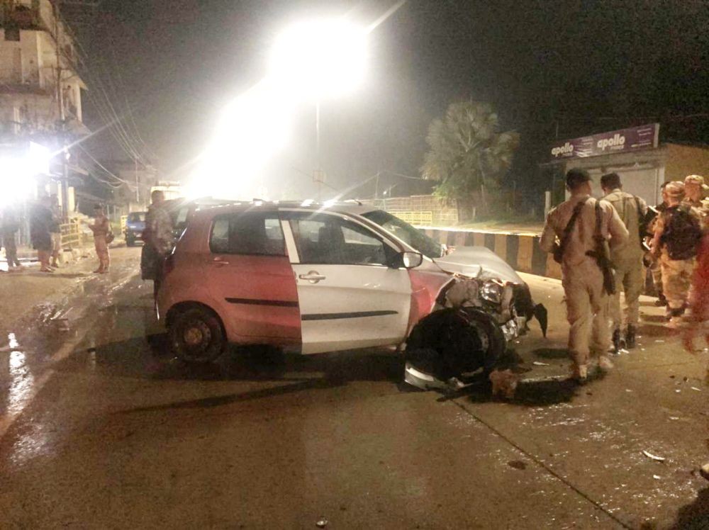Police personnel inspect vehicles involved in a road accident that occurred on National Highway-29 near 7th Mile on midnight of June 12. Besides damages to vehicles, there were no injuries, According to a recent MoRTH report, nearly 40% of road accidents occurred in Nagaland between 6:00 pm to midnight in 2020. (Morung Photo)